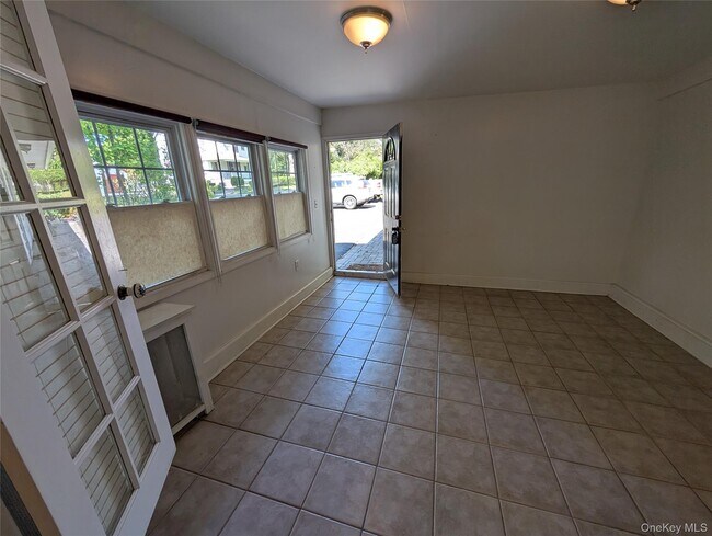 Building Photo - 56 Demarest Ave