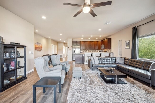 Building Photo - 3 bedroom 2 Bathroom Rancho Verde Del Rio ...