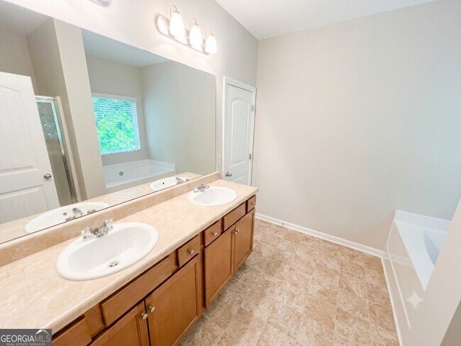 Building Photo - 1086 Blind Brook Cir