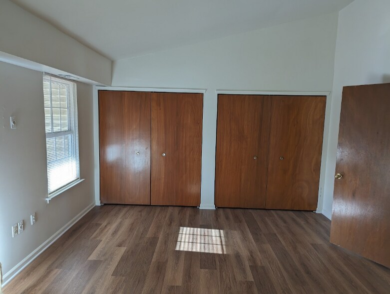 Building Photo - 77 Sandybrook Dr