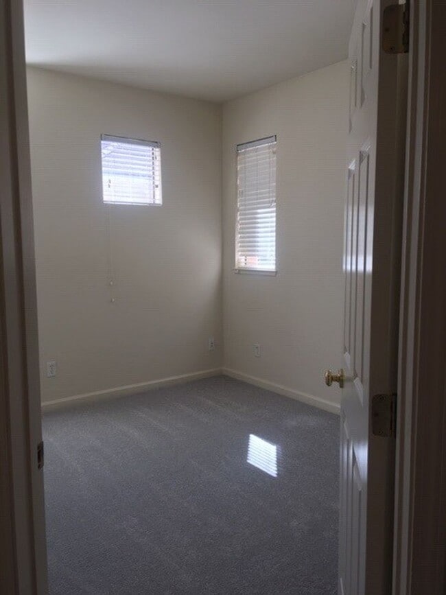 Building Photo - 3 Bedroom 2.5 Home in Whisman Station