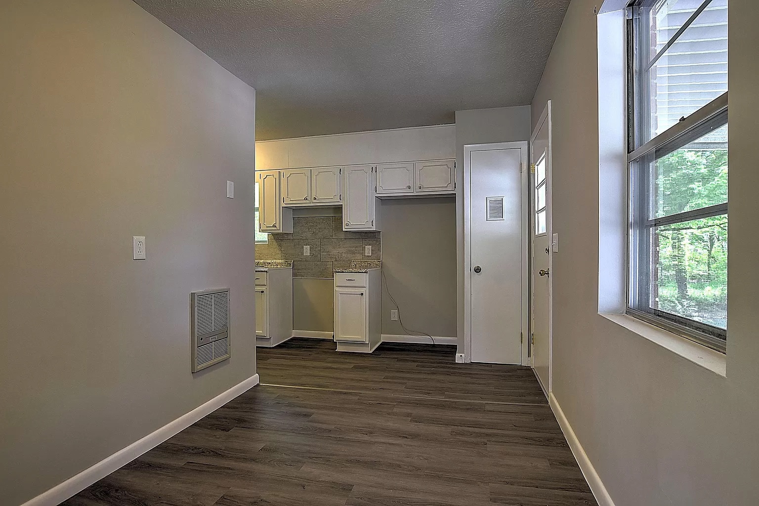 Kitchen - 567 Lovedale Dr