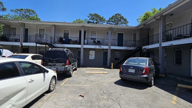 Building Photo - 9222 Lockwood Dr