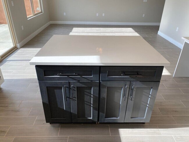 Building Photo - Beautifully Designed 3 Bedroom Townhome Ne...