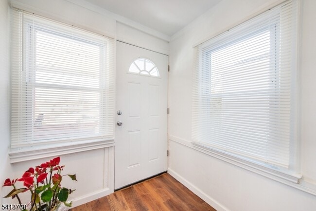 Building Photo - 116 Eagle St