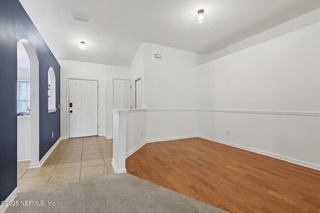 Building Photo - 2688 Glenhaven Dr