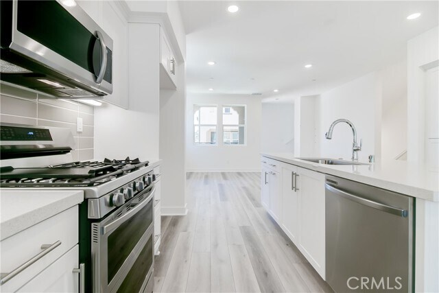 Building Photo - 2317 W Broadway