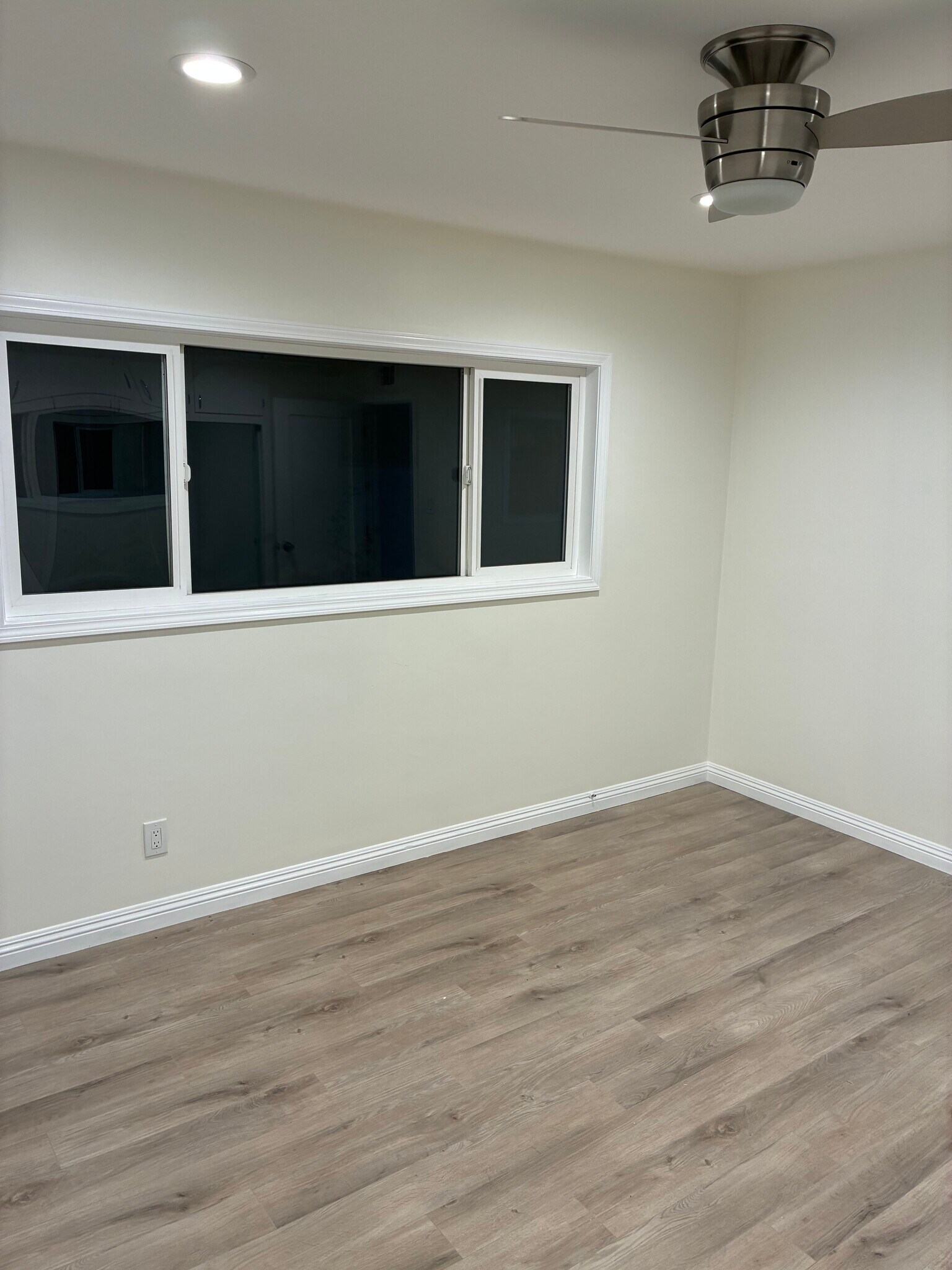 Building Photo - 12300 Manor Dr