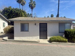 Building Photo - Single Level Cottage Near Downtown!