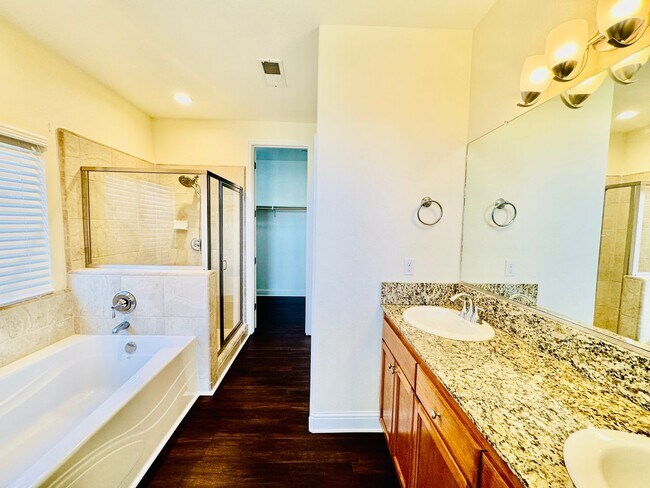 Building Photo - Beautiful 3 Bedroom 2 Bath Home in Los Banos FOR RENT!