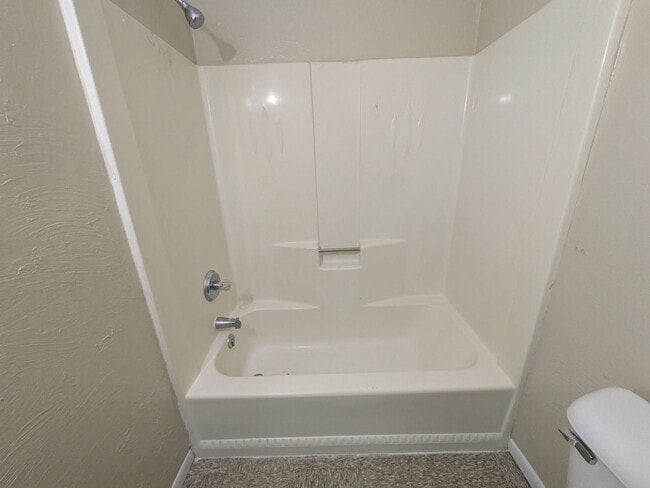 Building Photo - 1003 S Pittenger Rd