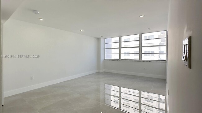 Building Photo - 18051 Biscayne Blvd