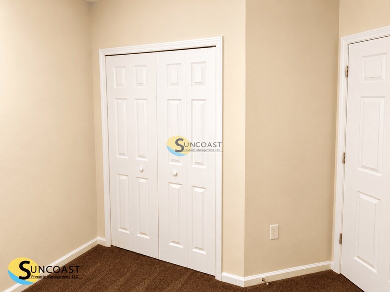 Building Photo - 6985 Ortega Woods Dr