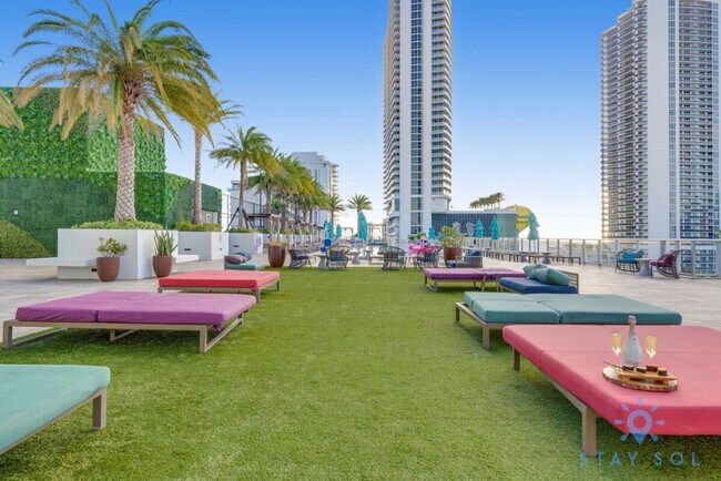 Building Photo - 4010 S Ocean Dr