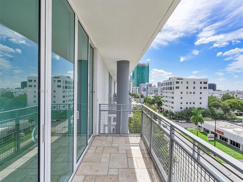 Building Photo - 350 NE 24th St