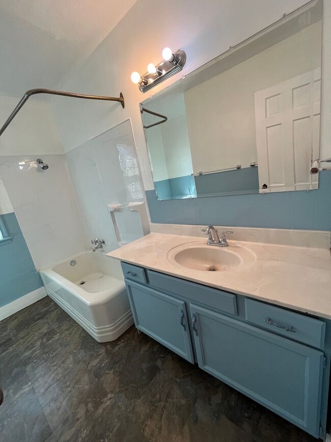 Building Photo - Adorable 2 bedroom 1 bath home in Tulsa.
