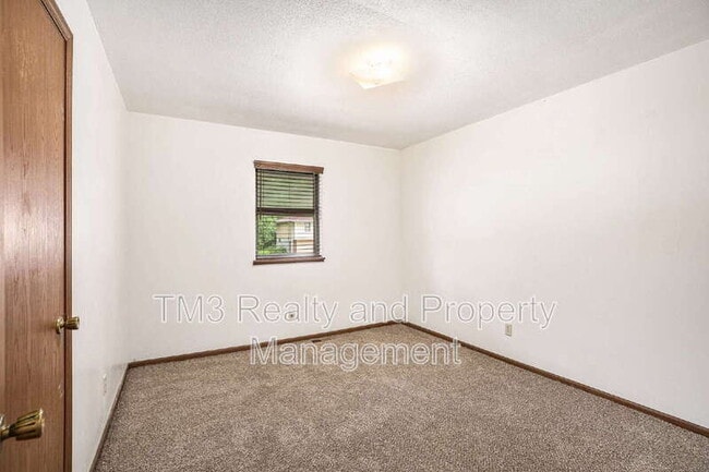 Building Photo - 2409 S 17th Terrace