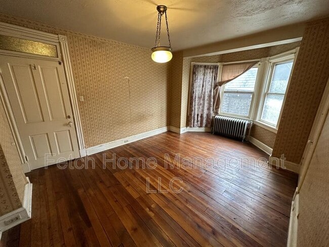 Building Photo - 911 E King St