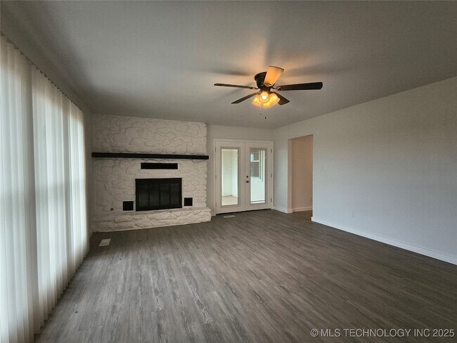Building Photo - 16012 S Elwood Ave