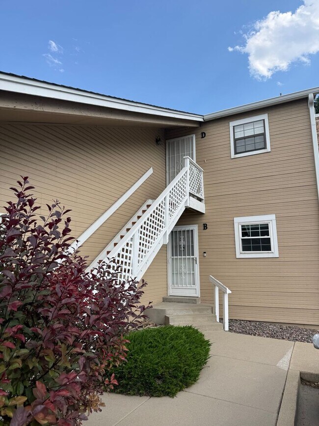 Building Photo - Spacious 2bd/2ba Condo- Lakewood CO, Available 7/10/26!