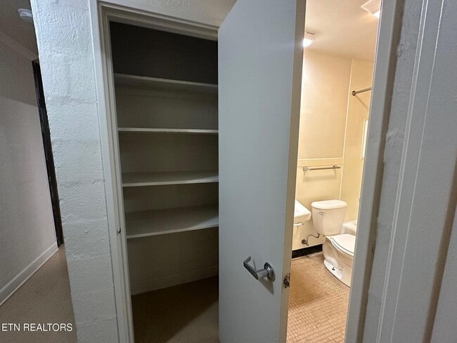 Building Photo - 706 Jay St