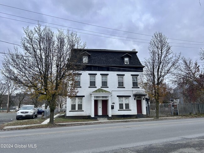 Building Photo - 290 2nd Ave