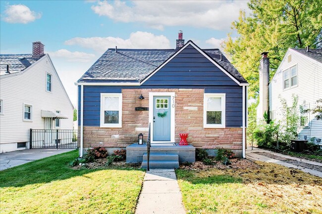 Building Photo - Beautiful Bright 3B/1B Bungalow in Royal Oak