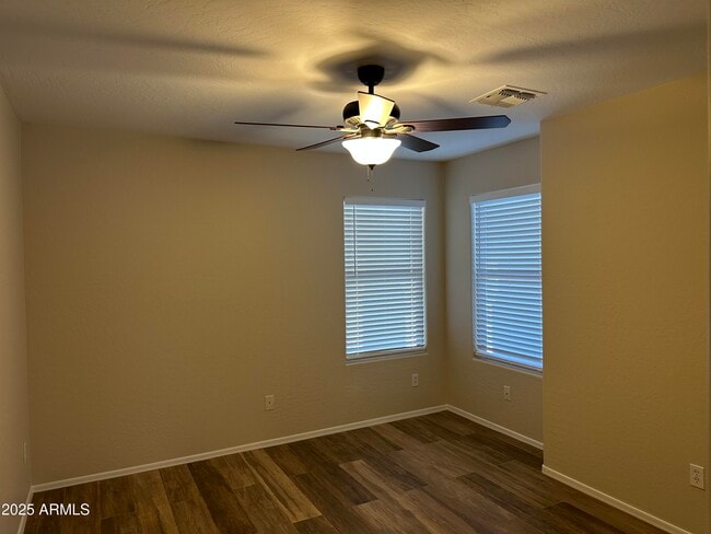 Building Photo - 2011 W Sunshine Butte Dr