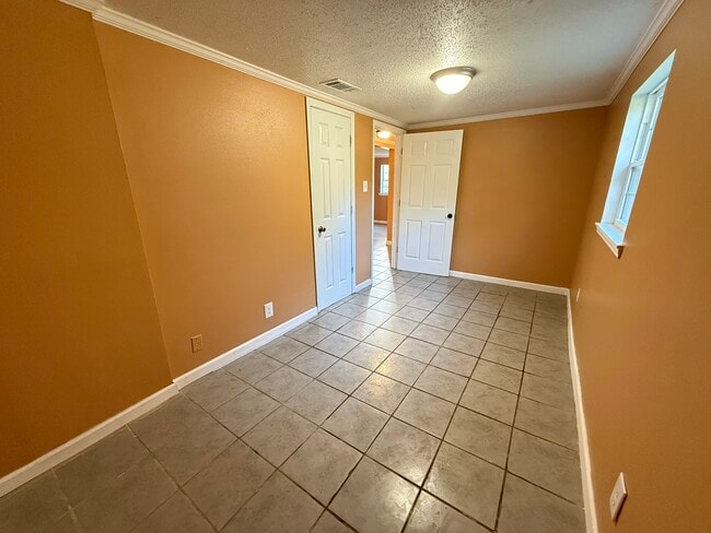 Building Photo - 4831 Saphire Ave