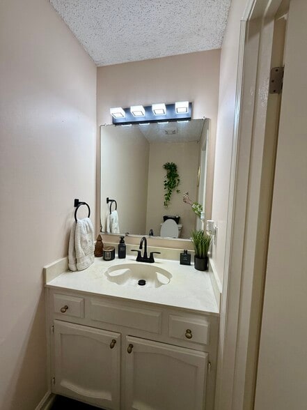 Building Photo - 9949 Siegen Ln