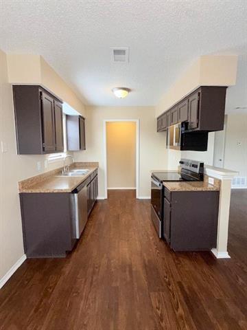 Building Photo - 604 Kings Way Dr