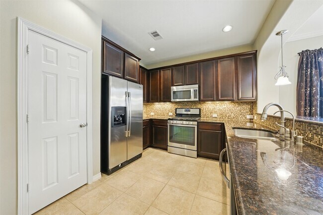 Building Photo - 27154 Harvest Pointe Ln