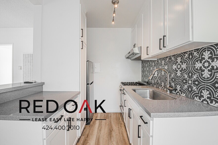 Building Photo - 5119 Fountain Ave