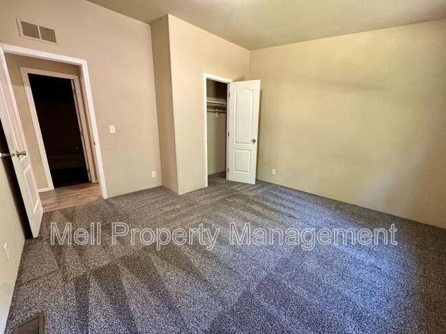 Building Photo - 155 E Strayer Way