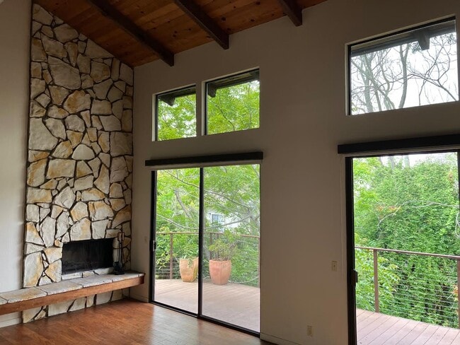 Building Photo - 1032 Leff St