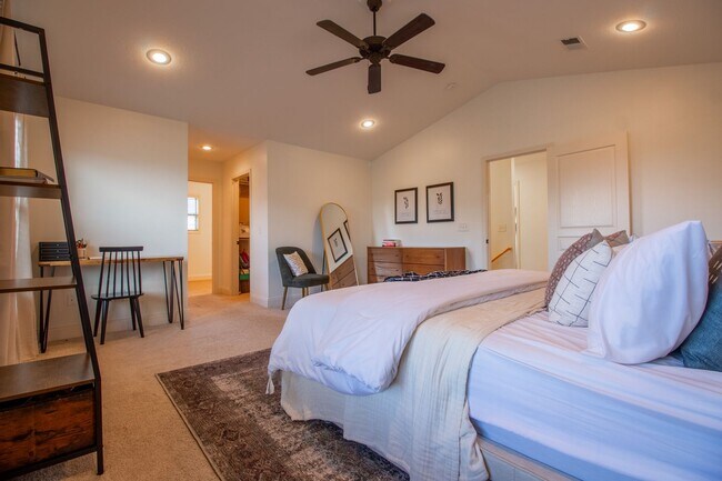 Building Photo - Beautiful 3 Bed/2.5 Bath Home with garage in Jonesborough