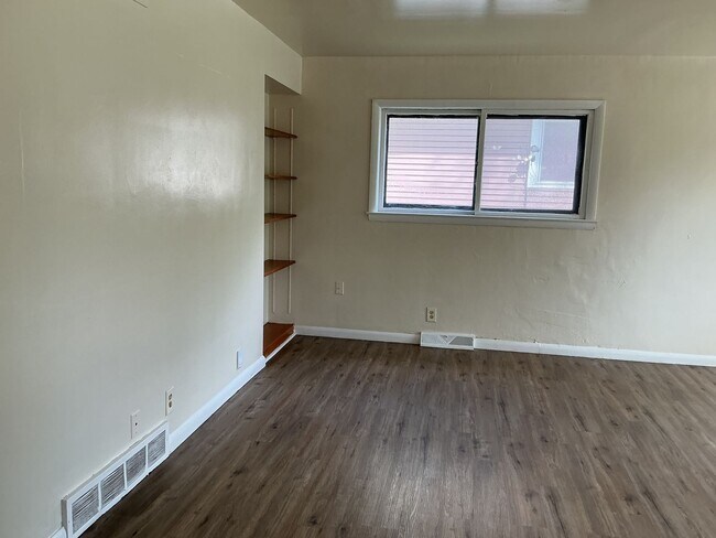 Building Photo - 2 Bedroom ranch style Single Family Home
