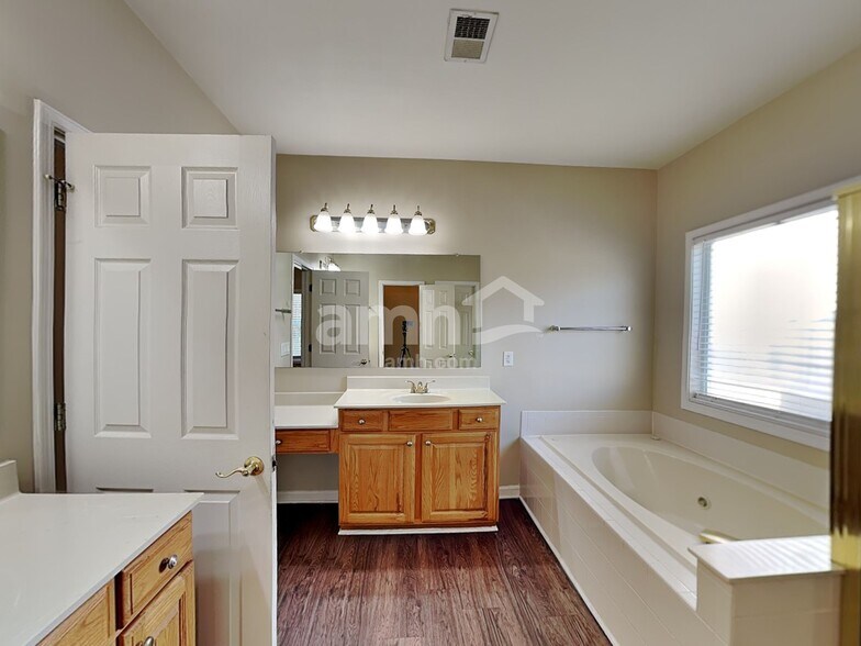 Building Photo - 7604 Cole Ln