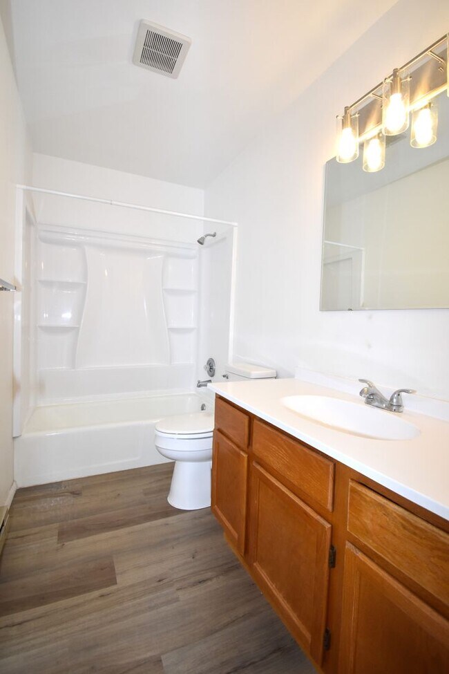 Building Photo - New Paint and Flooring throughout! Views of the Bridger Mountains!