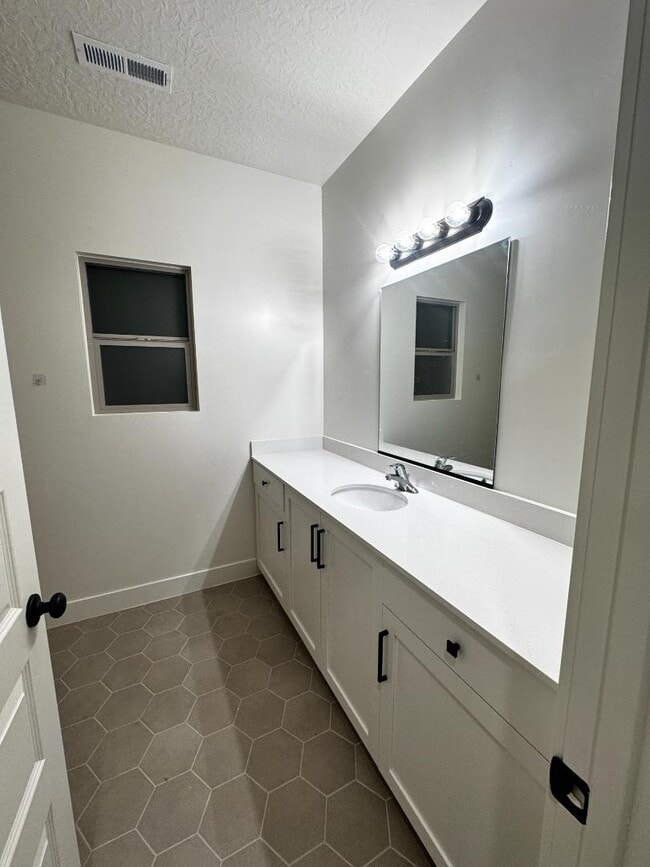Building Photo - 6189 S White Bee Cir