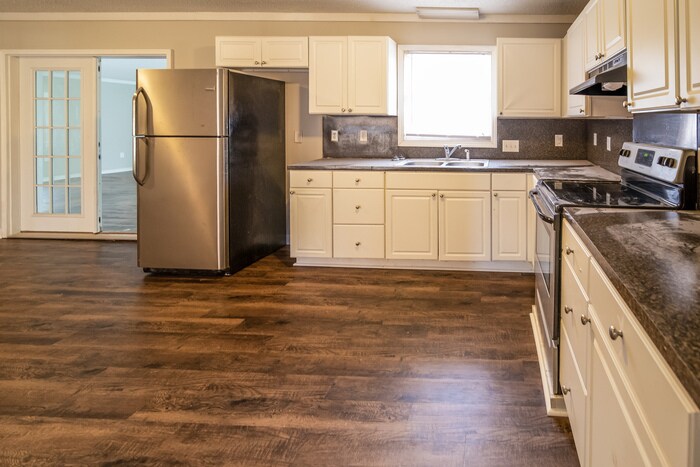 Building Photo - 3 Dogwood Cir