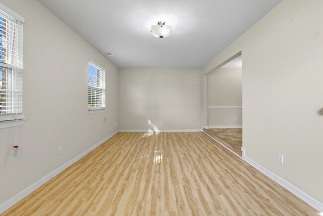 Building Photo - 712 Biltmore Dr