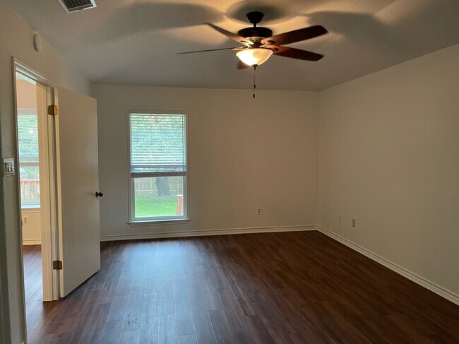 Building Photo - 12701 Taylor Dr