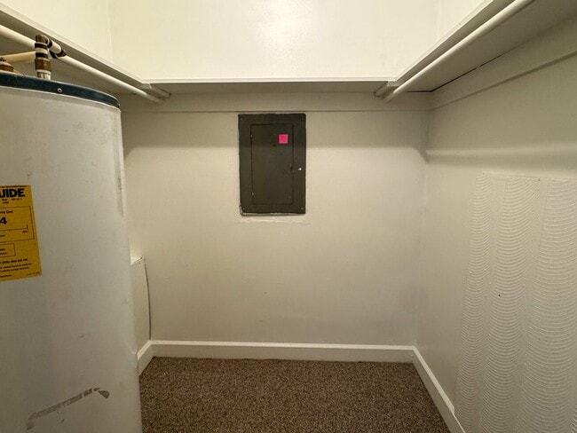 Building Photo - 2004 W Broadway