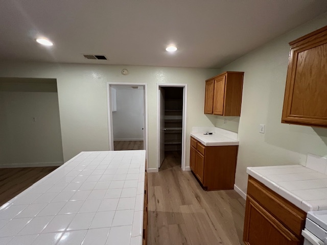 Kitchen with walk in pantry - 4333 Morgan Creek Way