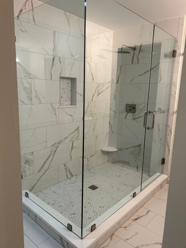 Master Bath - 2003 Brooklyn St