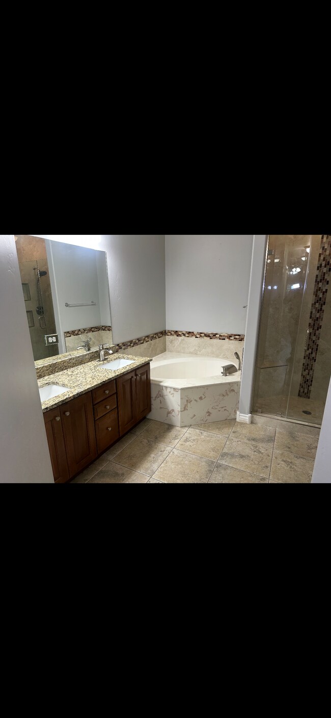 Building Photo - 5450 E Deer Valley Dr