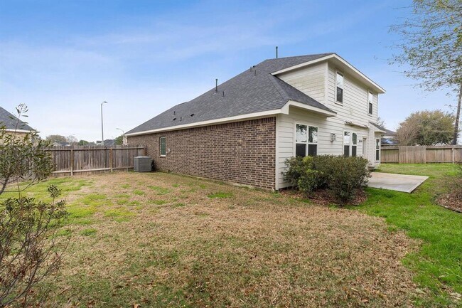 Building Photo - 24727 Lake Basin Ct