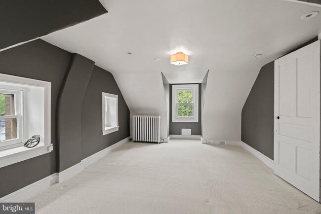 Building Photo - 209 N Bellevue Ave