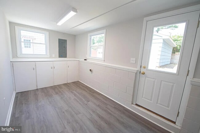 Building Photo - 421 Monticello Ave